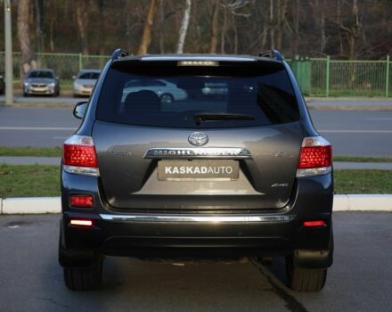 Серый Тойота Хайлендер, объемом двигателя 3.5 л и пробегом 134 тыс. км за 18900 $, фото 4 на Automoto.ua
