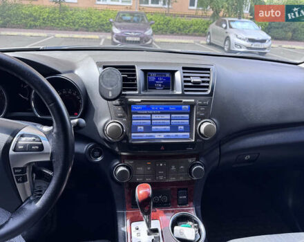 Серый Тойота Хайлендер, объемом двигателя 3.46 л и пробегом 209 тыс. км за 17900 $, фото 14 на Automoto.ua