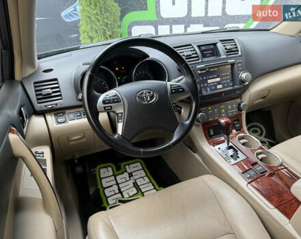 Серый Тойота Хайлендер, объемом двигателя 3.5 л и пробегом 240 тыс. км за 15800 $, фото 12 на Automoto.ua