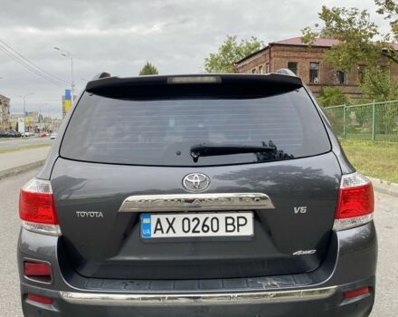 Серый Тойота Хайлендер, объемом двигателя 3.5 л и пробегом 284 тыс. км за 14900 $, фото 2 на Automoto.ua
