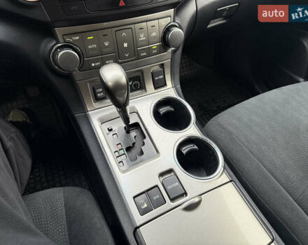 Серый Тойота Хайлендер, объемом двигателя 0 л и пробегом 124 тыс. км за 16900 $, фото 16 на Automoto.ua