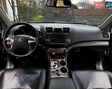 Серый Тойота Хайлендер, объемом двигателя 3.5 л и пробегом 180 тыс. км за 20500 $, фото 16 на Automoto.ua