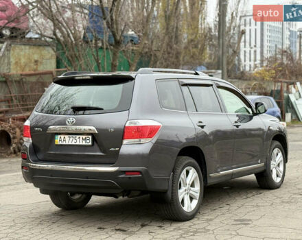 Серый Тойота Хайлендер, объемом двигателя 0 л и пробегом 124 тыс. км за 16900 $, фото 3 на Automoto.ua