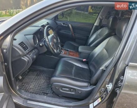 Серый Тойота Хайлендер, объемом двигателя 3.46 л и пробегом 142 тыс. км за 16900 $, фото 3 на Automoto.ua