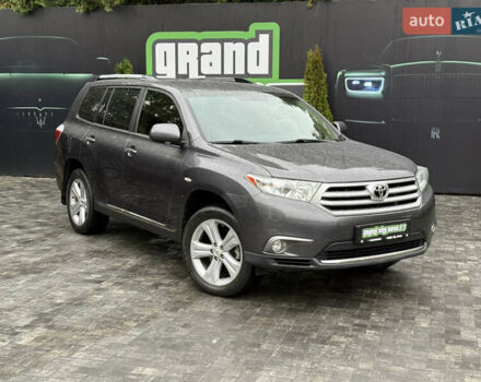 Серый Тойота Хайлендер, объемом двигателя 3.5 л и пробегом 240 тыс. км за 15800 $, фото 2 на Automoto.ua