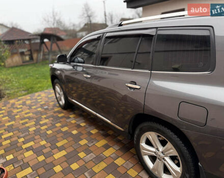 Серый Тойота Хайлендер, объемом двигателя 3.5 л и пробегом 180 тыс. км за 20500 $, фото 4 на Automoto.ua