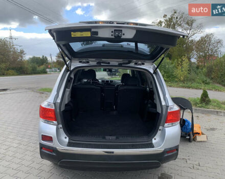 Серый Тойота Хайлендер, объемом двигателя 3.46 л и пробегом 135 тыс. км за 17500 $, фото 26 на Automoto.ua