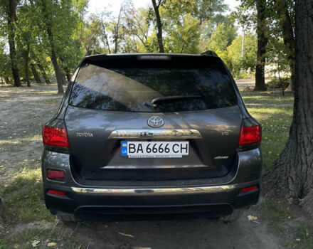 Серый Тойота Хайлендер, объемом двигателя 3.46 л и пробегом 171 тыс. км за 19300 $, фото 3 на Automoto.ua
