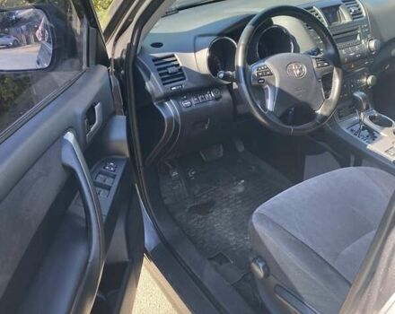 Серый Тойота Хайлендер, объемом двигателя 3.46 л и пробегом 454 тыс. км за 13800 $, фото 4 на Automoto.ua