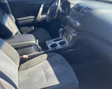 Серый Тойота Хайлендер, объемом двигателя 3.46 л и пробегом 454 тыс. км за 13800 $, фото 11 на Automoto.ua