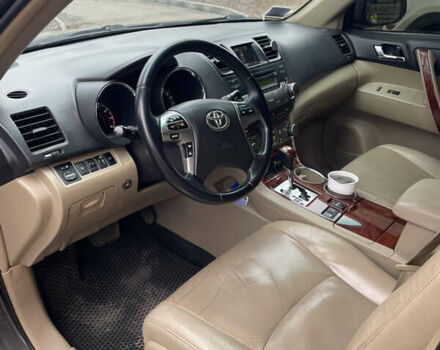 Сірий Тойота Хайлендер, об'ємом двигуна 3.46 л та пробігом 305 тис. км за 14390 $, фото 11 на Automoto.ua