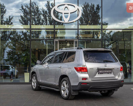 Серый Тойота Хайлендер, объемом двигателя 3.46 л и пробегом 206 тыс. км за 18080 $, фото 1 на Automoto.ua