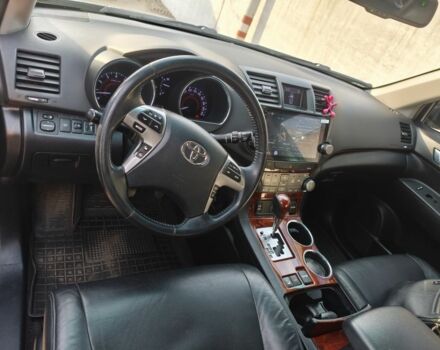 Сірий Тойота Хайлендер, об'ємом двигуна 3.5 л та пробігом 201 тис. км за 19500 $, фото 1 на Automoto.ua