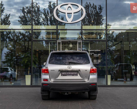 Серый Тойота Хайлендер, объемом двигателя 3.46 л и пробегом 206 тыс. км за 18080 $, фото 3 на Automoto.ua