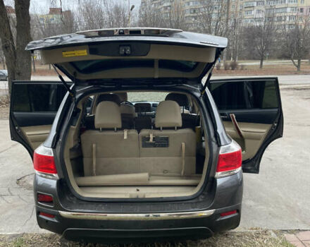 Сірий Тойота Хайлендер, об'ємом двигуна 3.46 л та пробігом 305 тис. км за 14390 $, фото 3 на Automoto.ua