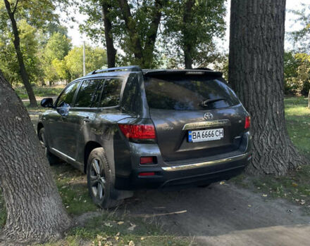 Серый Тойота Хайлендер, объемом двигателя 3.46 л и пробегом 171 тыс. км за 19300 $, фото 2 на Automoto.ua