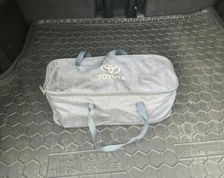 Серый Тойота Хайлендер, объемом двигателя 3.46 л и пробегом 180 тыс. км за 17600 $, фото 26 на Automoto.ua