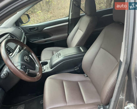 Сірий Тойота Хайлендер, об'ємом двигуна 3.5 л та пробігом 198 тис. км за 20300 $, фото 3 на Automoto.ua