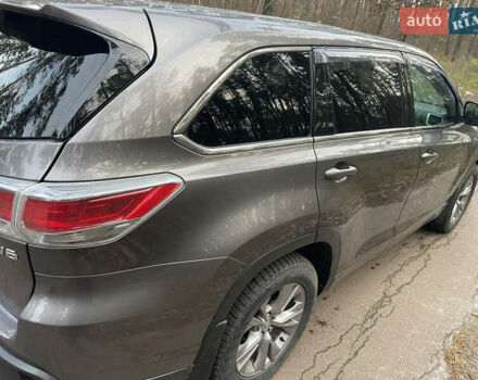Сірий Тойота Хайлендер, об'ємом двигуна 3.5 л та пробігом 198 тис. км за 20300 $, фото 4 на Automoto.ua