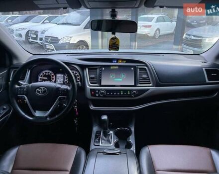 Серый Тойота Хайлендер, объемом двигателя 2.67 л и пробегом 160 тыс. км за 15990 $, фото 12 на Automoto.ua