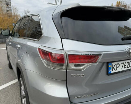 Сірий Тойота Хайлендер, об'ємом двигуна 2.67 л та пробігом 300 тис. км за 18500 $, фото 7 на Automoto.ua