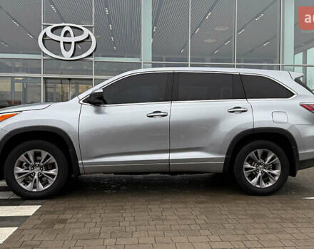 Серый Тойота Хайлендер, объемом двигателя 2.67 л и пробегом 195 тыс. км за 22200 $, фото 2 на Automoto.ua