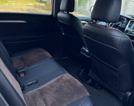 Серый Тойота Хайлендер, объемом двигателя 2.7 л и пробегом 300 тыс. км за 15500 $, фото 12 на Automoto.ua