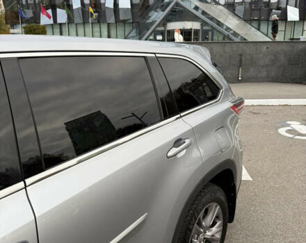 Сірий Тойота Хайлендер, об'ємом двигуна 2.67 л та пробігом 300 тис. км за 18500 $, фото 6 на Automoto.ua