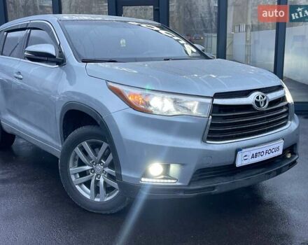 Серый Тойота Хайлендер, объемом двигателя 2.67 л и пробегом 160 тыс. км за 15990 $, фото 1 на Automoto.ua