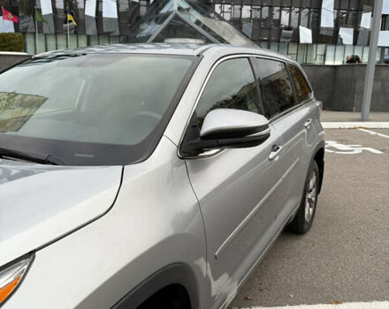 Сірий Тойота Хайлендер, об'ємом двигуна 2.67 л та пробігом 300 тис. км за 18500 $, фото 4 на Automoto.ua