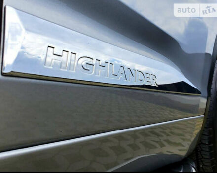 Серый Тойота Хайлендер, объемом двигателя 2.7 л и пробегом 113 тыс. км за 23300 $, фото 3 на Automoto.ua