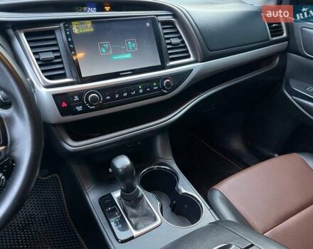 Серый Тойота Хайлендер, объемом двигателя 2.67 л и пробегом 160 тыс. км за 15990 $, фото 22 на Automoto.ua