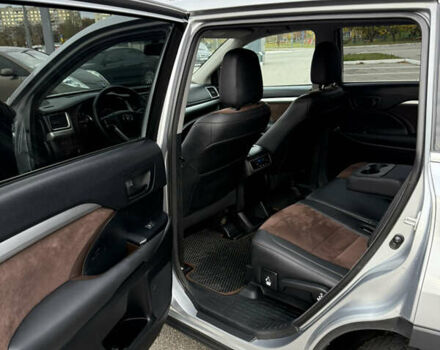 Сірий Тойота Хайлендер, об'ємом двигуна 2.67 л та пробігом 300 тис. км за 18500 $, фото 24 на Automoto.ua