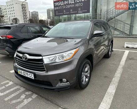 Серый Тойота Хайлендер, объемом двигателя 2.67 л и пробегом 127 тыс. км за 25000 $, фото 2 на Automoto.ua