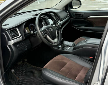 Сірий Тойота Хайлендер, об'ємом двигуна 2.67 л та пробігом 300 тис. км за 18500 $, фото 21 на Automoto.ua