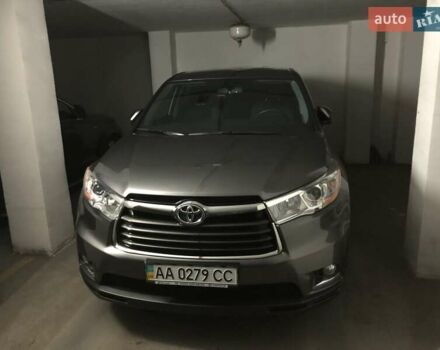 Серый Тойота Хайлендер, объемом двигателя 2.67 л и пробегом 127 тыс. км за 25000 $, фото 3 на Automoto.ua