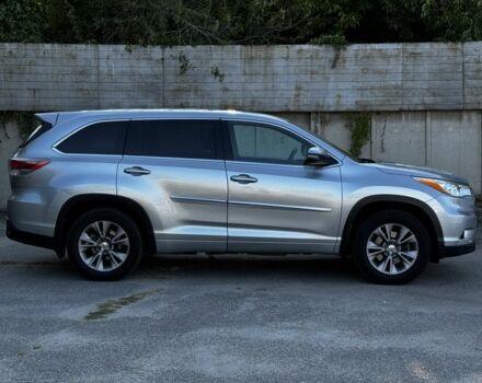 Серый Тойота Хайлендер, объемом двигателя 2.7 л и пробегом 300 тыс. км за 15500 $, фото 1 на Automoto.ua