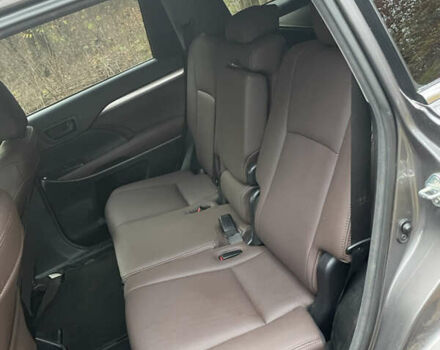 Сірий Тойота Хайлендер, об'ємом двигуна 3.5 л та пробігом 198 тис. км за 20300 $, фото 1 на Automoto.ua