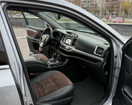 Сірий Тойота Хайлендер, об'ємом двигуна 2.67 л та пробігом 300 тис. км за 18500 $, фото 25 на Automoto.ua