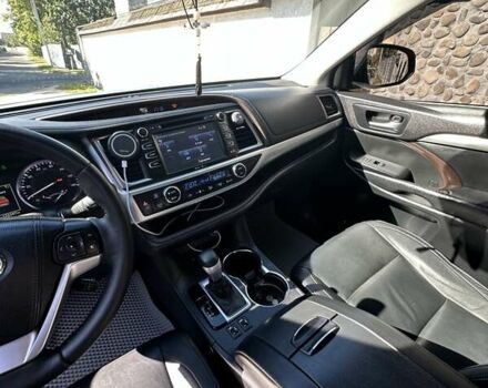 Серый Тойота Хайлендер, объемом двигателя 3.55 л и пробегом 173 тыс. км за 24000 $, фото 8 на Automoto.ua