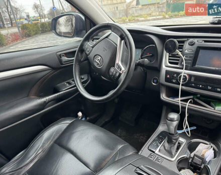 Сірий Тойота Хайлендер, об'ємом двигуна 2.67 л та пробігом 227 тис. км за 23400 $, фото 8 на Automoto.ua