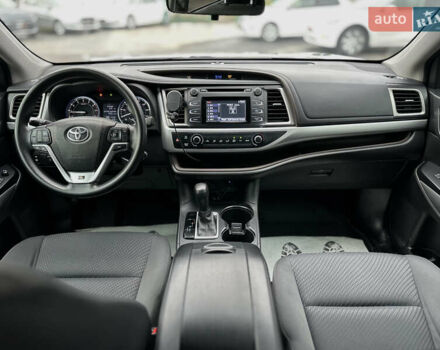 Сірий Тойота Хайлендер, об'ємом двигуна 2.7 л та пробігом 170 тис. км за 19500 $, фото 32 на Automoto.ua
