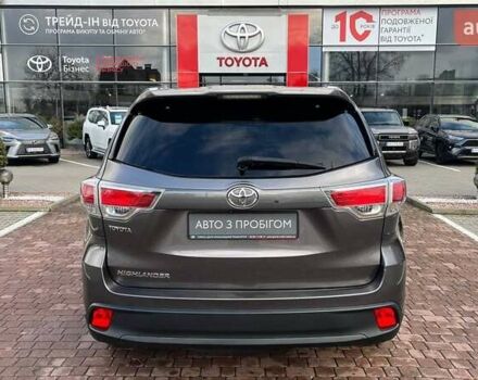 Серый Тойота Хайлендер, объемом двигателя 2.67 л и пробегом 253 тыс. км за 21900 $, фото 3 на Automoto.ua