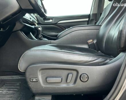 Серый Тойота Хайлендер, объемом двигателя 2.7 л и пробегом 266 тыс. км за 20590 $, фото 14 на Automoto.ua