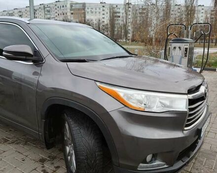 Серый Тойота Хайлендер, объемом двигателя 2.67 л и пробегом 110 тыс. км за 25000 $, фото 1 на Automoto.ua