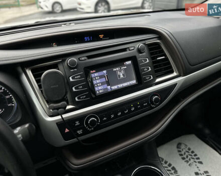 Сірий Тойота Хайлендер, об'ємом двигуна 2.7 л та пробігом 170 тис. км за 19500 $, фото 42 на Automoto.ua