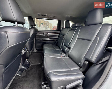 Тойота Хайлендер 2016 в Киеве на Automoto.ua Серый Тойота Хайлендер, объемом двигателя 3.46 л и пробегом 181 тыс. км за 28000 $, фото 25 на Automoto.ua