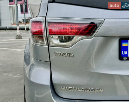 Тойота Хайлендер 2016 в Киеве на Automoto.ua Серый Тойота Хайлендер, объемом двигателя 3.46 л и пробегом 181 тыс. км за 28000 $, фото 20 на Automoto.ua