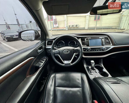 Тойота Хайлендер 2016 в Киеве на Automoto.ua Серый Тойота Хайлендер, объемом двигателя 3.46 л и пробегом 181 тыс. км за 28000 $, фото 28 на Automoto.ua