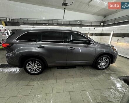 Серый Тойота Хайлендер, объемом двигателя 3.46 л и пробегом 237 тыс. км за 22500 $, фото 3 на Automoto.ua